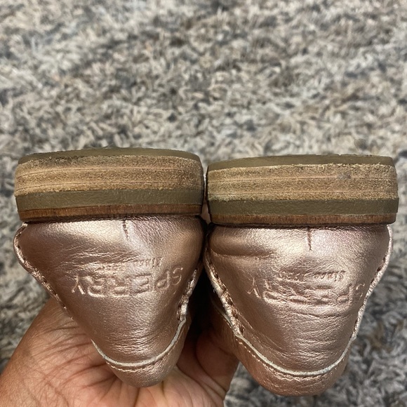 Sperry metallic all leather Rosegold loafers size 7 women’s - Picture 10 of 10